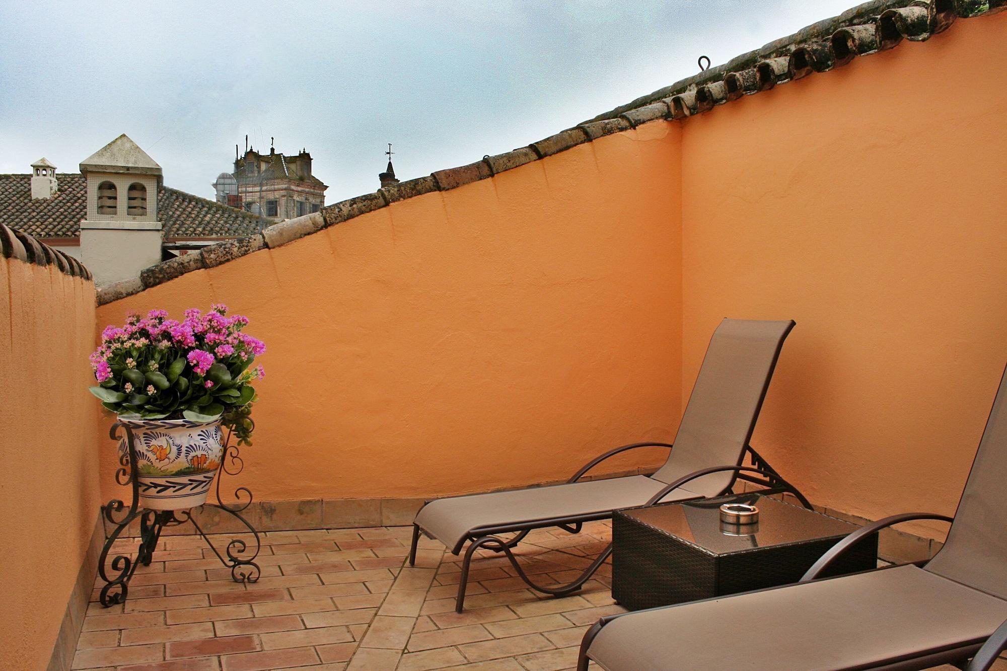 Hotel Alcazar De La Reina Carmona  Exterior photo