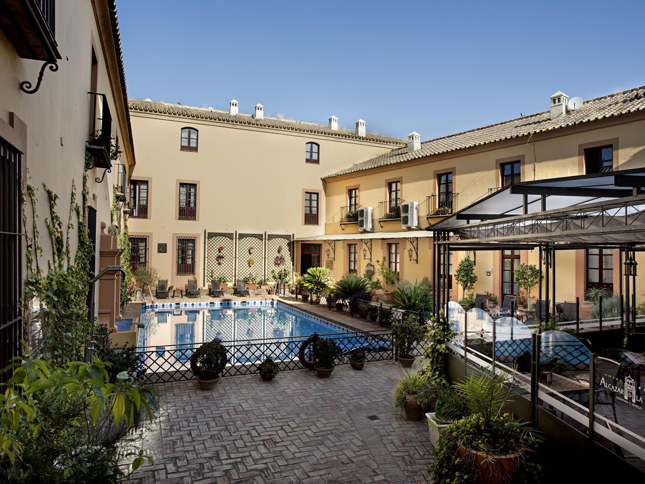 Hotel Alcazar De La Reina Carmona  Exterior photo