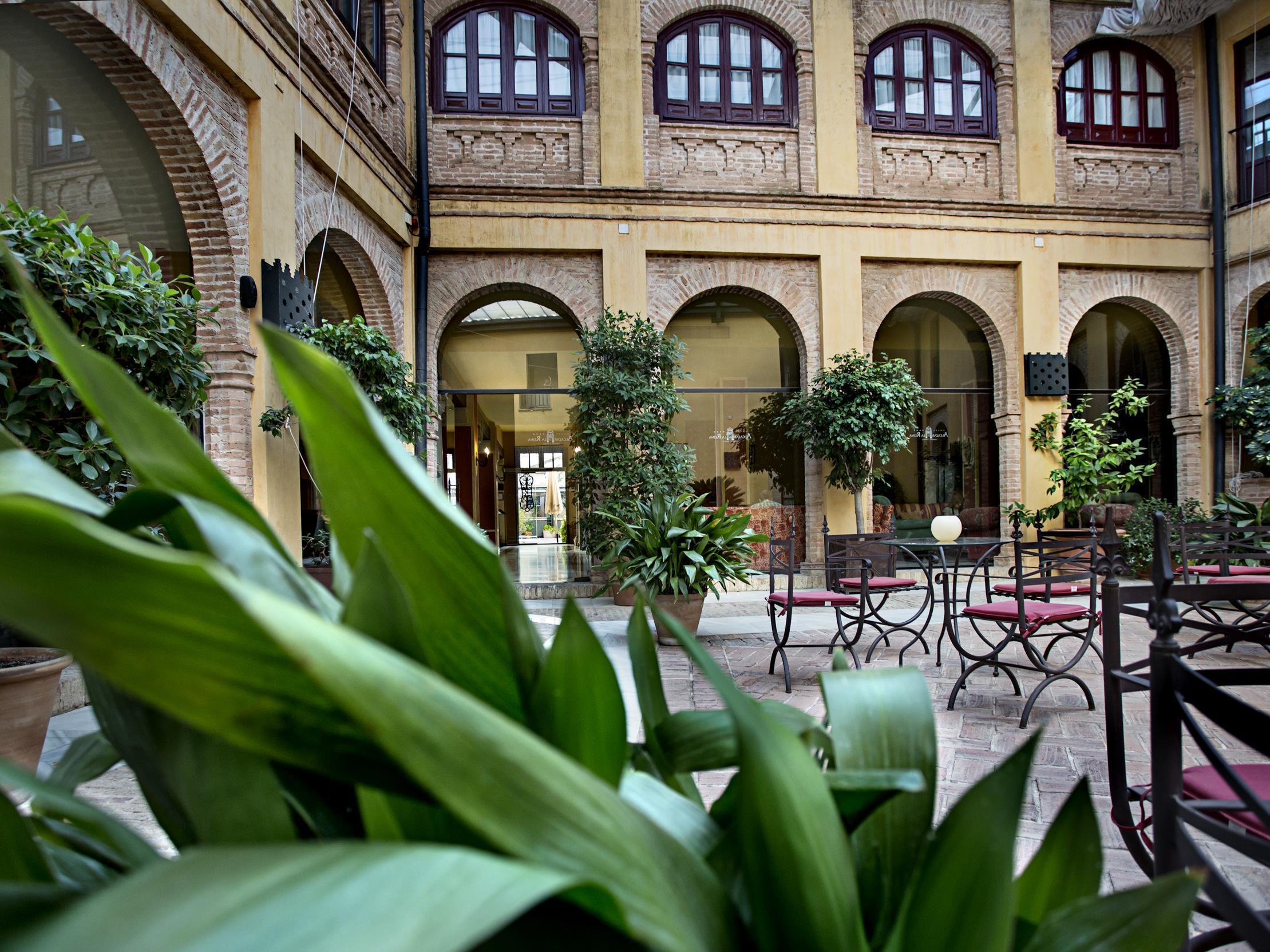 Hotel Alcazar De La Reina Carmona  Exterior photo