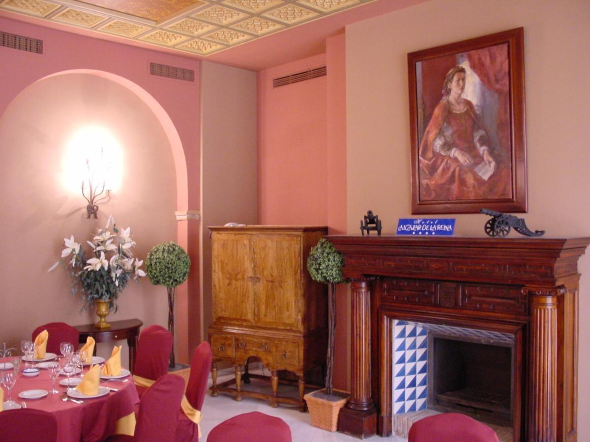 Hotel Alcazar De La Reina Carmona  Exterior photo
