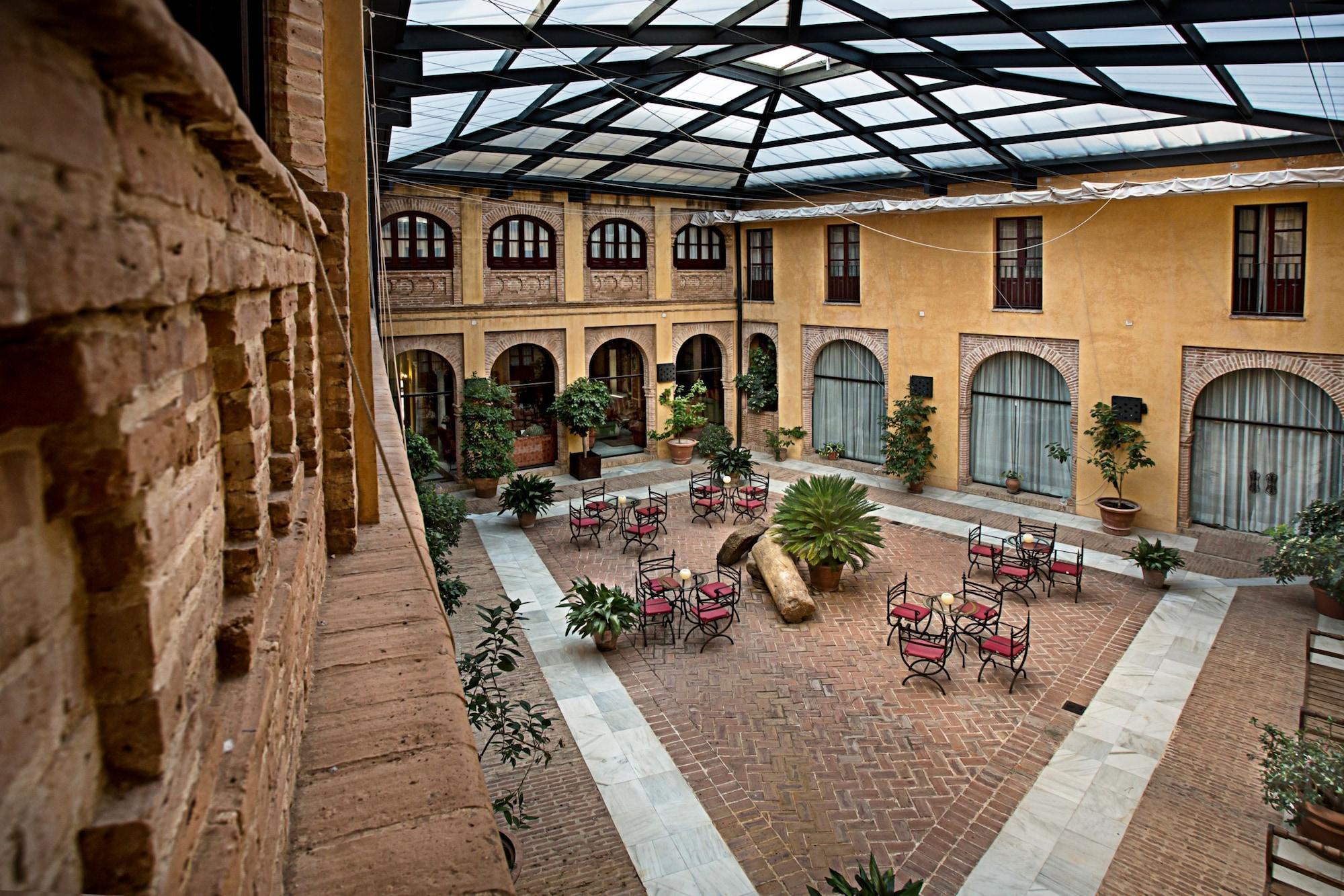 Hotel Alcazar De La Reina Carmona  Exterior photo