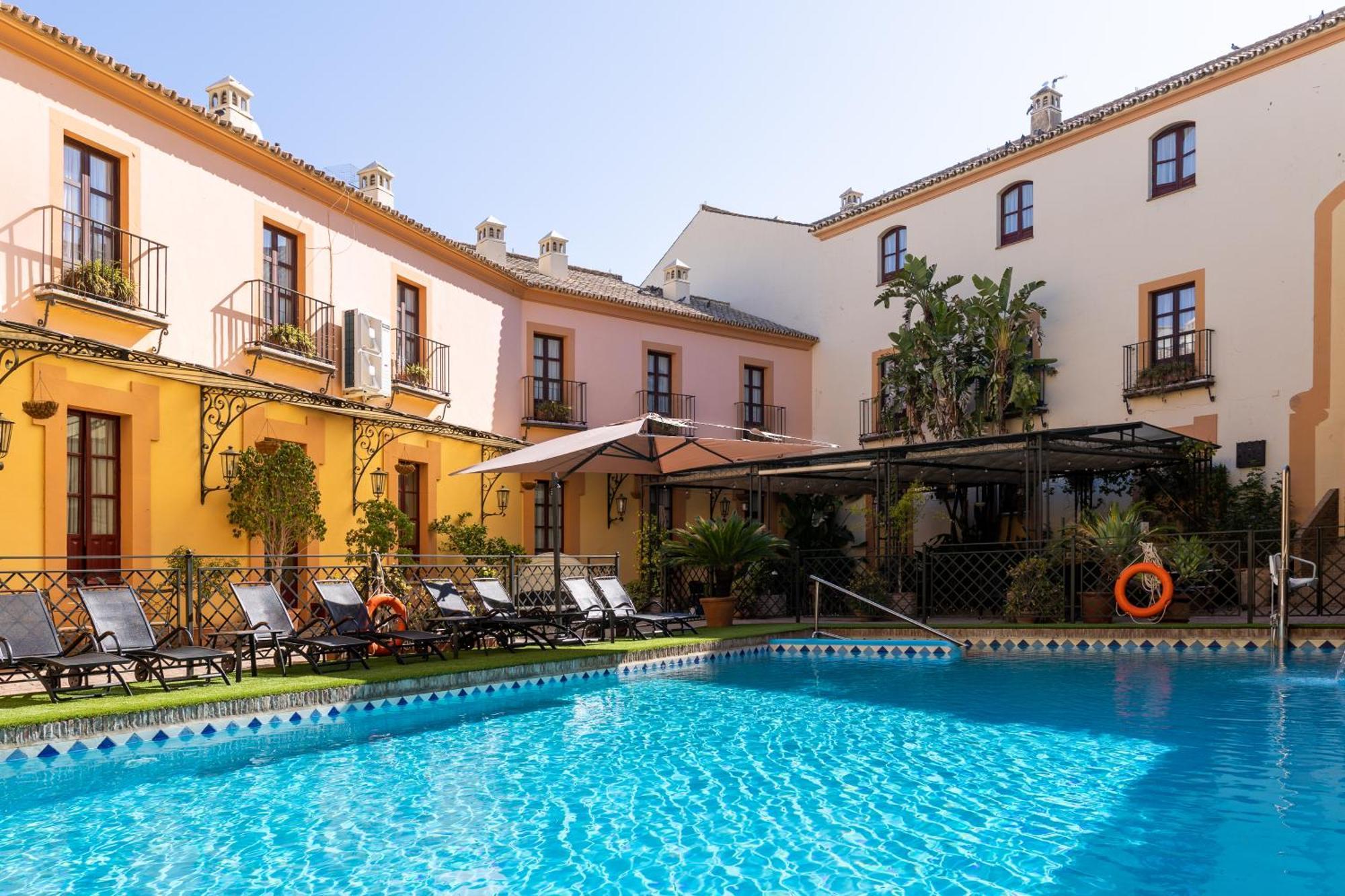 Hotel Alcazar De La Reina Carmona  Exterior photo